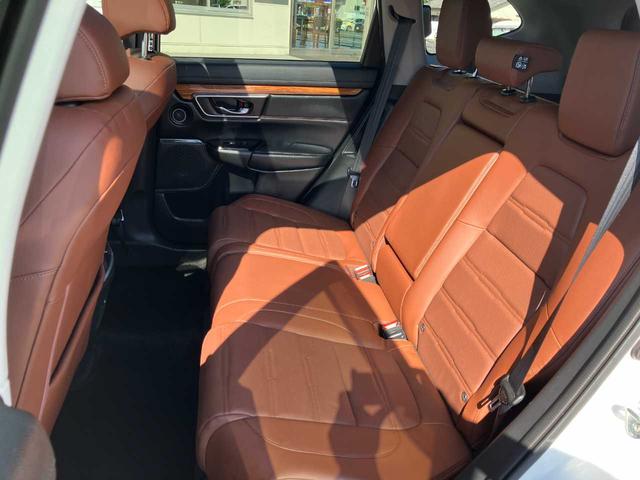 ＣＲ－Ｖハイブリッド ｅ：ＨＥＶ　ＥＸ・マスターピース　衝突被害軽減Ｂ　横滑り防止装置　サンルーフ　クルーズコントロール　ソナー　バックモニター　盗難防止システム　スマートキー　本革シート　電動バックドア　ステアリングヒーター　シートヒーター（前後）（20枚目）