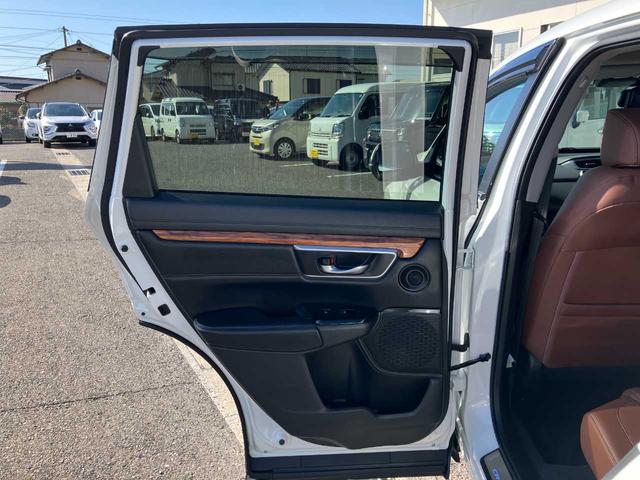 ＣＲ－Ｖハイブリッド ｅ：ＨＥＶ　ＥＸ・マスターピース　衝突被害軽減Ｂ　横滑り防止装置　サンルーフ　クルーズコントロール　ソナー　バックモニター　盗難防止システム　スマートキー　本革シート　電動バックドア　ステアリングヒーター　シートヒーター（前後）（21枚目）