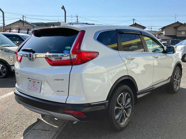 ＣＲ－Ｖハイブリッド ｅ：ＨＥＶ　ＥＸ・マスターピース　衝突被害軽減Ｂ　横滑り防止装置　サンルーフ　クルーズコントロール　ソナー　バックモニター　盗難防止システム　スマートキー　本革シート　電動バックドア　ステアリングヒーター　シートヒーター（前後）（32枚目）