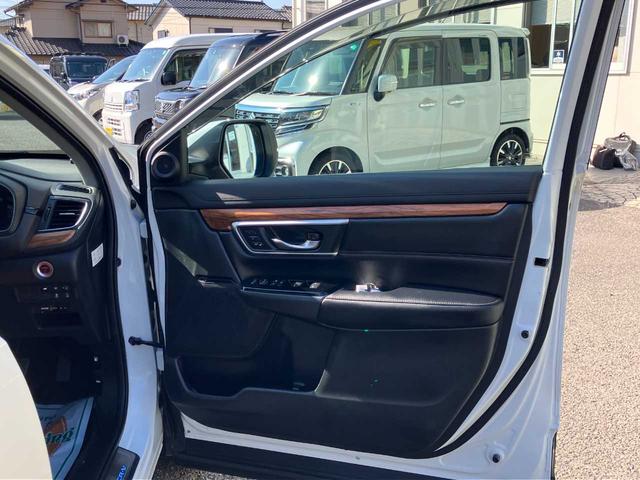 ＣＲ－Ｖハイブリッド ｅ：ＨＥＶ　ＥＸ・マスターピース　衝突被害軽減Ｂ　横滑り防止装置　サンルーフ　クルーズコントロール　ソナー　バックモニター　盗難防止システム　スマートキー　本革シート　電動バックドア　ステアリングヒーター　シートヒーター（前後）（49枚目）