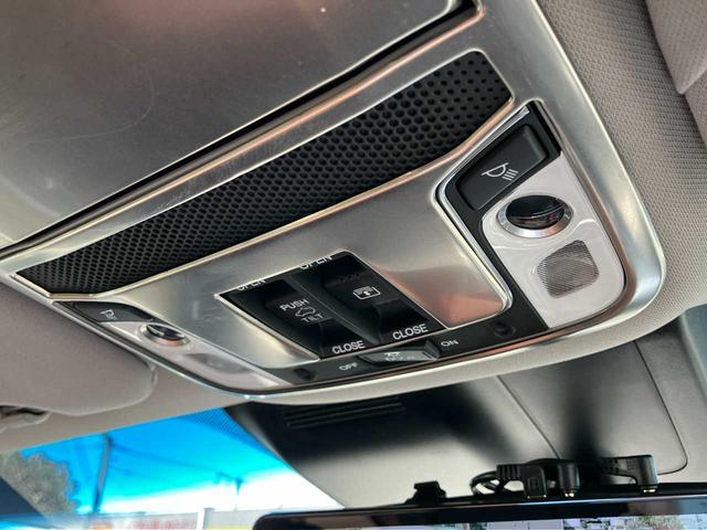 ＣＲ－Ｖハイブリッド ｅ：ＨＥＶ　ＥＸ・マスターピース　衝突被害軽減Ｂ　横滑り防止装置　サンルーフ　クルーズコントロール　ソナー　バックモニター　盗難防止システム　スマートキー　本革シート　電動バックドア　ステアリングヒーター　シートヒーター（前後）（60枚目）