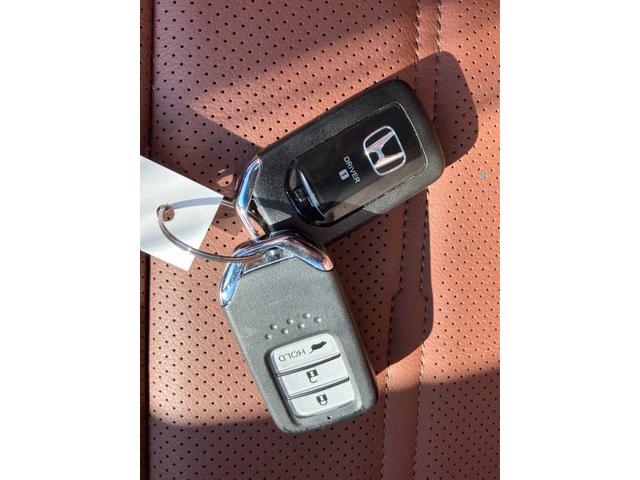 ＣＲ－Ｖハイブリッド ｅ：ＨＥＶ　ＥＸ・マスターピース　衝突被害軽減Ｂ　横滑り防止装置　サンルーフ　クルーズコントロール　ソナー　バックモニター　盗難防止システム　スマートキー　本革シート　電動バックドア　ステアリングヒーター　シートヒーター（前後）（65枚目）