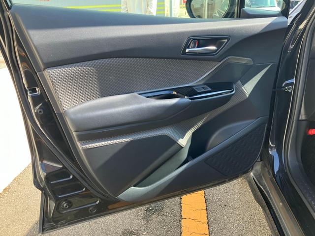 Ｃ－ＨＲ Ｇ　車線逸脱　軽減ブレーキ　セキュリティーアラーム　Ｉストップ　アルミホイール　スマートキー　エアバッグ　サイドエアＢ　フルオートエアコン　ＡＢＳ　キーレス　横滑り防止機能　パワーウインドウ　追従クルーズ（55枚目）