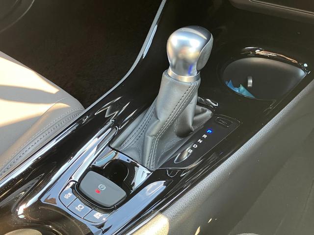 Ｃ－ＨＲ Ｇ　車線逸脱　軽減ブレーキ　セキュリティーアラーム　Ｉストップ　アルミホイール　スマートキー　エアバッグ　サイドエアＢ　フルオートエアコン　ＡＢＳ　キーレス　横滑り防止機能　パワーウインドウ　追従クルーズ（62枚目）
