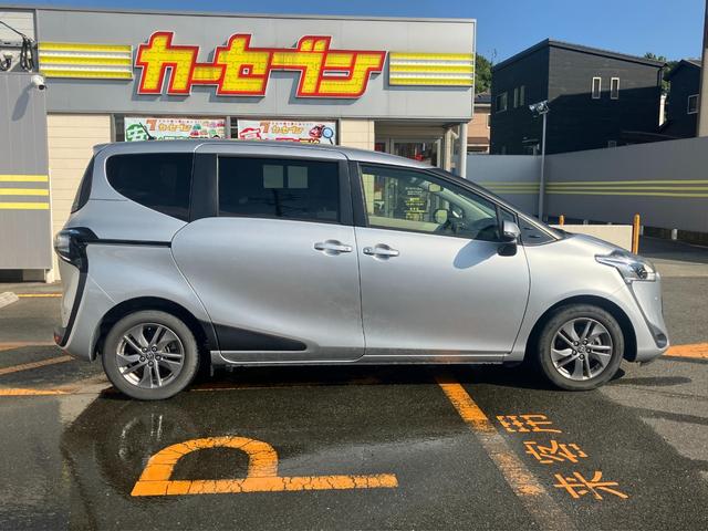 シエンタ Ｇ　ＬＫＡ　スマートキープッシュスタート　アイドリングＳ　フルオートエアコン　パワーウィンド　運転席エアバック　パワステ　キーフリーシステム　ＡＢＳ　３列　セキュリティアラーム　両側自動Ｄ　横滑防止（5枚目）