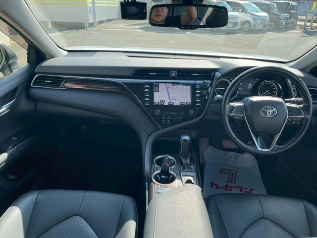 カムリ Ｇレザーパッケージ　車線逸脱防止　衝突被害軽減　ハイビームアシスト　シートＨ　パーキングセンサー　ＤＶＤプレーヤー　ナビＴＶ　横滑り防止　電動シート　地デジＴＶ　イモビライザー　エアバッグ　キーフリー　メモリ－ナビ（10枚目）