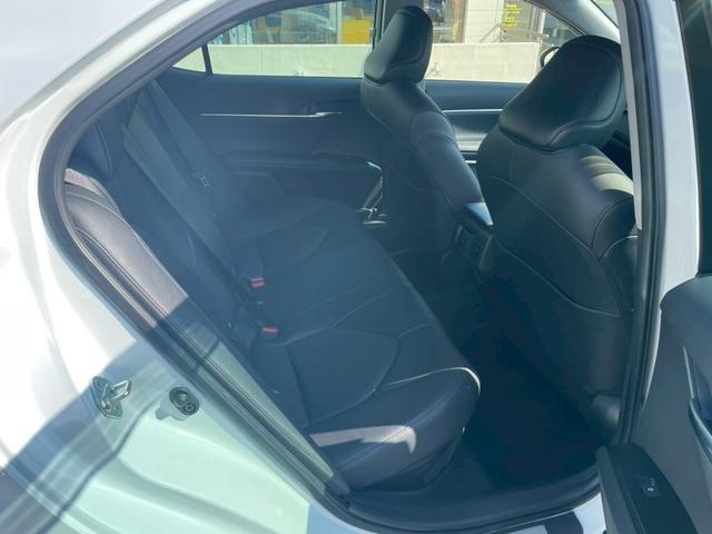 カムリ Ｇレザーパッケージ　車線逸脱防止　衝突被害軽減　ハイビームアシスト　シートＨ　パーキングセンサー　ＤＶＤプレーヤー　ナビＴＶ　横滑り防止　電動シート　地デジＴＶ　イモビライザー　エアバッグ　キーフリー　メモリ－ナビ（14枚目）