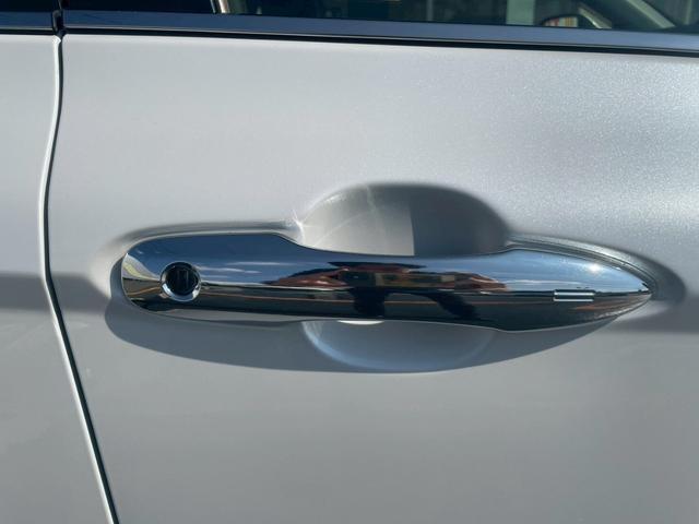 カムリ Ｇレザーパッケージ　車線逸脱防止　衝突被害軽減　ハイビームアシスト　シートＨ　パーキングセンサー　ＤＶＤプレーヤー　ナビＴＶ　横滑り防止　電動シート　地デジＴＶ　イモビライザー　エアバッグ　キーフリー　メモリ－ナビ（43枚目）
