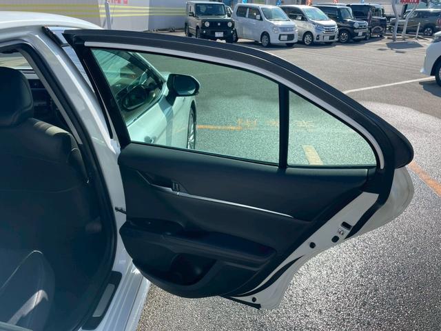 カムリ Ｇレザーパッケージ　車線逸脱防止　衝突被害軽減　ハイビームアシスト　シートＨ　パーキングセンサー　ＤＶＤプレーヤー　ナビＴＶ　横滑り防止　電動シート　地デジＴＶ　イモビライザー　エアバッグ　キーフリー　メモリ－ナビ（50枚目）