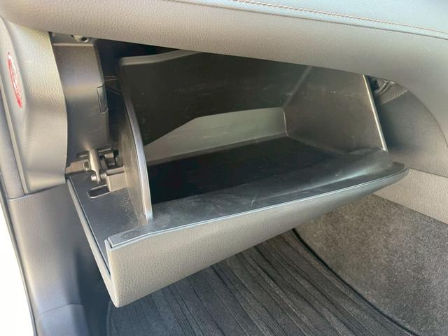 カムリ Ｇレザーパッケージ　車線逸脱防止　衝突被害軽減　ハイビームアシスト　シートＨ　パーキングセンサー　ＤＶＤプレーヤー　ナビＴＶ　横滑り防止　電動シート　地デジＴＶ　イモビライザー　エアバッグ　キーフリー　メモリ－ナビ（61枚目）