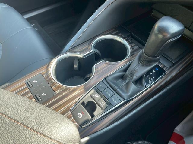 カムリ Ｇレザーパッケージ　車線逸脱防止　衝突被害軽減　ハイビームアシスト　シートＨ　パーキングセンサー　ＤＶＤプレーヤー　ナビＴＶ　横滑り防止　電動シート　地デジＴＶ　イモビライザー　エアバッグ　キーフリー　メモリ－ナビ（64枚目）