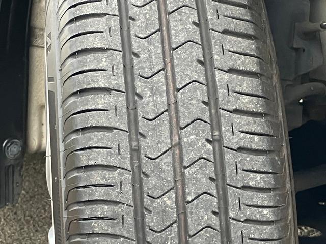 【タイヤもまだまだ使えます】タイヤの目もしっかり有りますよ！車の基本性能の止まる部分に大事な役割をしますからね！！