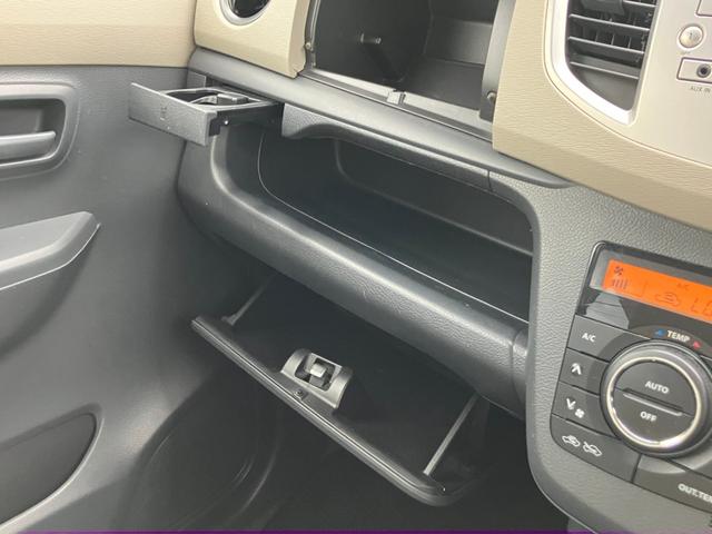 【グローブボックス】収納スペースもしっかり確保☆車検証もこちらに収納できます☆車検証を入れても余裕がありますので、他のものも収納できそうです☆