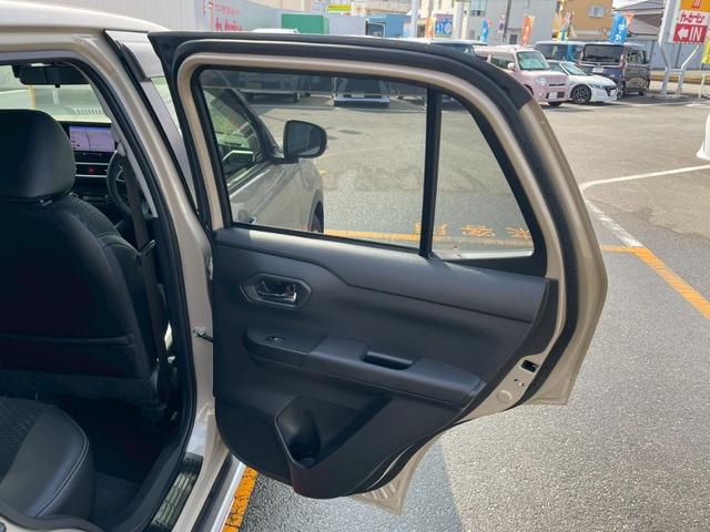 ロッキー プレミアムＧ　横滑り防止システム　盗難防止装置　ＡＣＣ　ソナー　ナビＴＶ　キーレス　メモリーナビ　サイドエアバッグ　アルミホイル　オートマチックハイビーム　スマートキー＆プッシュスタート　ドラレコ　オートエアコン（56枚目）