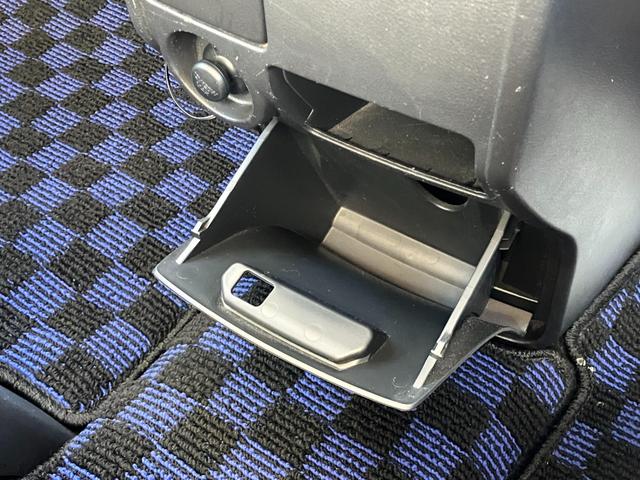 デリカＤ：５ Ｄ　パワーパッケージ　両側ＰＳＤ　パートタイム４ＷＤ　キーフリー　３列シート　ＥＴＣ車載器　アルミ　盗難防止システム　オートクルーズコントロール　シ－トヒ－タ－　ＡＢＳ　パワーステアリング　エアバック　オートエアコン（60枚目）