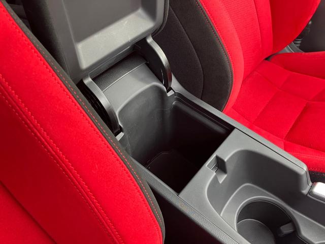 �y�A�[���R���\�[���{�b�N�X�z�^�]�ȉ��̃{�b�N�X������ȂɍL�X���g�ѓd�b�̏[�d���E�F�b�g�e�B�b�V���ȂǗl�X�Ȃ��̂����[�\�ł�