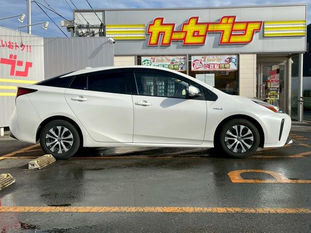 プリウス Ａ　レーダクルーズ　車線逸脱警報システム　プリクラッシュ　カーテンエアバック　助手席エアバック　ＥＴＣ車載器　ＡＨＢ　ＡＷ　ｉストップ　ＶＳＣ　盗難防止　キーレスエントリー　パワーステアリング　ＡＢＳ（6枚目）