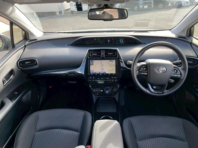 プリウス Ａ　レーダクルーズ　車線逸脱警報システム　プリクラッシュ　カーテンエアバック　助手席エアバック　ＥＴＣ車載器　ＡＨＢ　ＡＷ　ｉストップ　ＶＳＣ　盗難防止　キーレスエントリー　パワーステアリング　ＡＢＳ（11枚目）