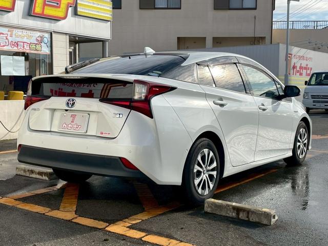 プリウス Ａ　レーダクルーズ　車線逸脱警報システム　プリクラッシュ　カーテンエアバック　助手席エアバック　ＥＴＣ車載器　ＡＨＢ　ＡＷ　ｉストップ　ＶＳＣ　盗難防止　キーレスエントリー　パワーステアリング　ＡＢＳ（17枚目）