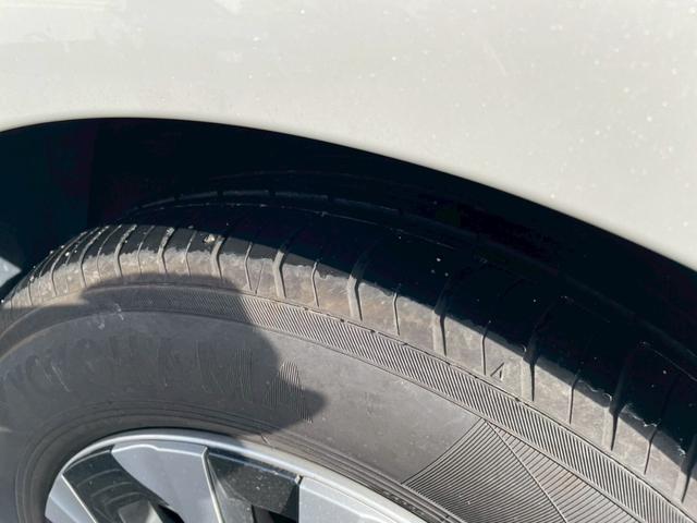 プリウス Ａ　レーダクルーズ　車線逸脱警報システム　プリクラッシュ　カーテンエアバック　助手席エアバック　ＥＴＣ車載器　ＡＨＢ　ＡＷ　ｉストップ　ＶＳＣ　盗難防止　キーレスエントリー　パワーステアリング　ＡＢＳ（24枚目）