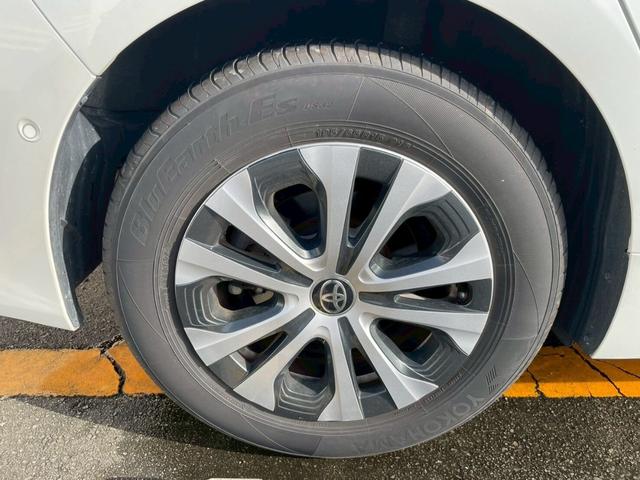 プリウス Ａ　レーダクルーズ　車線逸脱警報システム　プリクラッシュ　カーテンエアバック　助手席エアバック　ＥＴＣ車載器　ＡＨＢ　ＡＷ　ｉストップ　ＶＳＣ　盗難防止　キーレスエントリー　パワーステアリング　ＡＢＳ（25枚目）