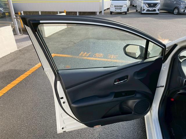 プリウス Ａ　レーダクルーズ　車線逸脱警報システム　プリクラッシュ　カーテンエアバック　助手席エアバック　ＥＴＣ車載器　ＡＨＢ　ＡＷ　ｉストップ　ＶＳＣ　盗難防止　キーレスエントリー　パワーステアリング　ＡＢＳ（43枚目）
