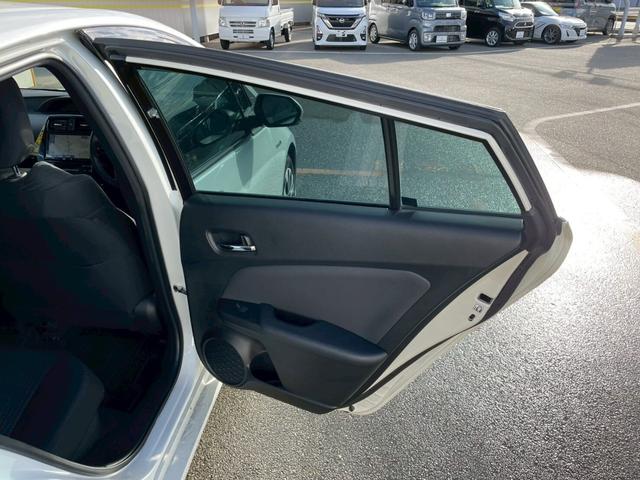 プリウス Ａ　レーダクルーズ　車線逸脱警報システム　プリクラッシュ　カーテンエアバック　助手席エアバック　ＥＴＣ車載器　ＡＨＢ　ＡＷ　ｉストップ　ＶＳＣ　盗難防止　キーレスエントリー　パワーステアリング　ＡＢＳ（44枚目）