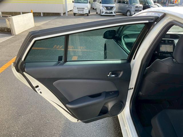 プリウス Ａ　レーダクルーズ　車線逸脱警報システム　プリクラッシュ　カーテンエアバック　助手席エアバック　ＥＴＣ車載器　ＡＨＢ　ＡＷ　ｉストップ　ＶＳＣ　盗難防止　キーレスエントリー　パワーステアリング　ＡＢＳ（45枚目）
