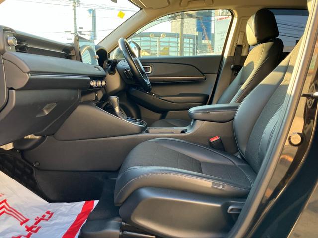 ヴェゼル ｅ：ＨＥＶ　Ｚ　車線逸脱警告　シートＨ　サイドエアＢ　ＡＴハイビーム　パークセンサー　リヤカメラ　ＥＳＣ　パワステ　ＡＷ　ＡＡＣ　エアバック　ＤＡＣ　ＡＢＳ　アイドリングストップ　アダプティブＣＣ　キーフリーシステム（7枚目）