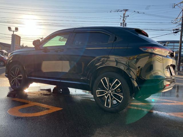 ヴェゼル ｅ：ＨＥＶ　Ｚ　車線逸脱警告　シートＨ　サイドエアＢ　ＡＴハイビーム　パークセンサー　リヤカメラ　ＥＳＣ　パワステ　ＡＷ　ＡＡＣ　エアバック　ＤＡＣ　ＡＢＳ　アイドリングストップ　アダプティブＣＣ　キーフリーシステム（12枚目）