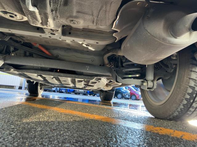 ヴェゼル ｅ：ＨＥＶ　Ｚ　車線逸脱警告　シートＨ　サイドエアＢ　ＡＴハイビーム　パークセンサー　リヤカメラ　ＥＳＣ　パワステ　ＡＷ　ＡＡＣ　エアバック　ＤＡＣ　ＡＢＳ　アイドリングストップ　アダプティブＣＣ　キーフリーシステム（18枚目）