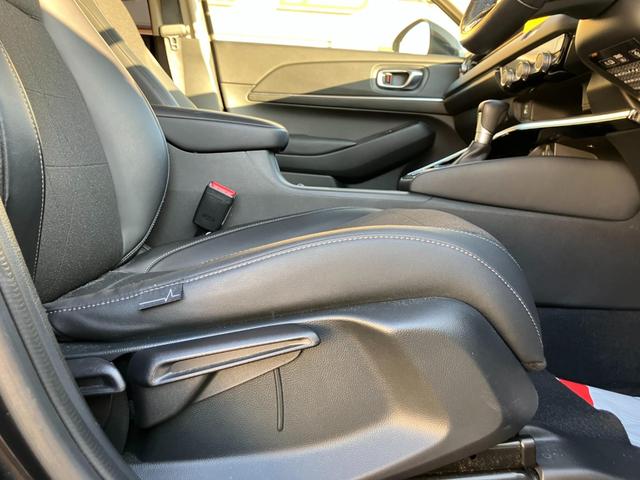 ヴェゼル ｅ：ＨＥＶ　Ｚ　車線逸脱警告　シートＨ　サイドエアＢ　ＡＴハイビーム　パークセンサー　リヤカメラ　ＥＳＣ　パワステ　ＡＷ　ＡＡＣ　エアバック　ＤＡＣ　ＡＢＳ　アイドリングストップ　アダプティブＣＣ　キーフリーシステム（30枚目）