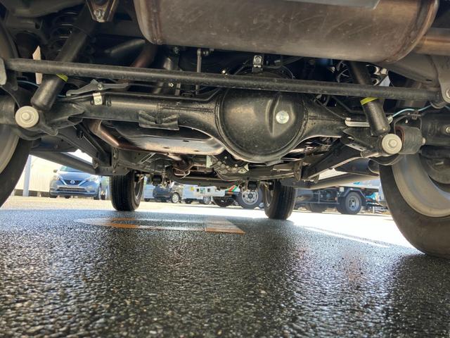 ジムニー ＸＣ　衝突低減ブレーキ　アイドリングストップ付　前後ソナー　Ｓヒーター　パワステ　切替式４ＷＤ　フルフラットシート　セキュリティ　車線逸脱警告　フルオートエアコン　横滑り防止システム　エアバック　ＡＨＢ（24枚目）