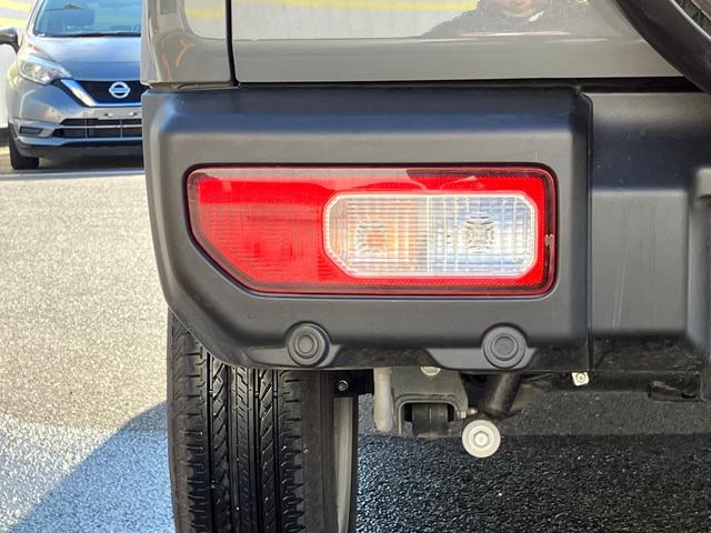 ジムニー ＸＣ　衝突低減ブレーキ　アイドリングストップ付　前後ソナー　Ｓヒーター　パワステ　切替式４ＷＤ　フルフラットシート　セキュリティ　車線逸脱警告　フルオートエアコン　横滑り防止システム　エアバック　ＡＨＢ（29枚目）