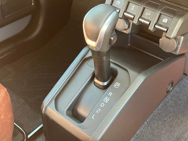 ジムニー ＸＣ　衝突低減ブレーキ　アイドリングストップ付　前後ソナー　Ｓヒーター　パワステ　切替式４ＷＤ　フルフラットシート　セキュリティ　車線逸脱警告　フルオートエアコン　横滑り防止システム　エアバック　ＡＨＢ（62枚目）