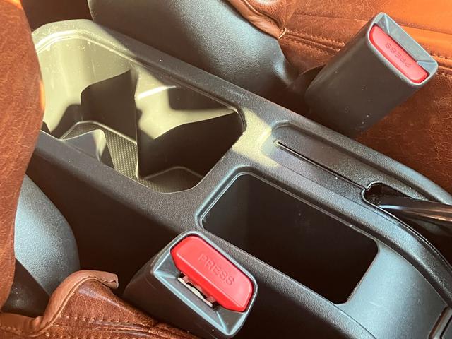 ジムニー ＸＣ　衝突低減ブレーキ　アイドリングストップ付　前後ソナー　Ｓヒーター　パワステ　切替式４ＷＤ　フルフラットシート　セキュリティ　車線逸脱警告　フルオートエアコン　横滑り防止システム　エアバック　ＡＨＢ（67枚目）