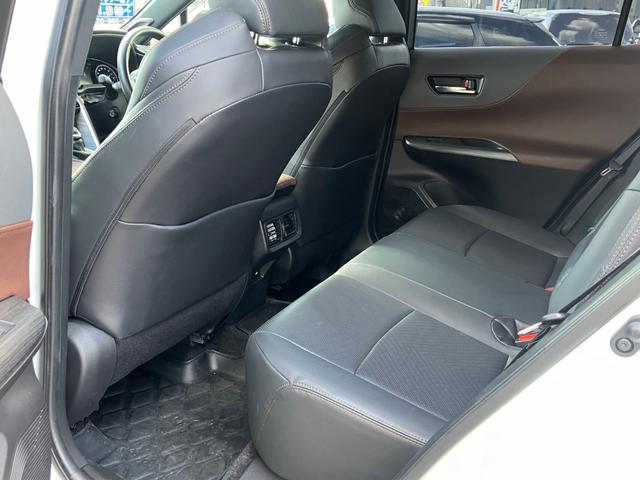 ハリアー Ｚ　レザーパッケージ　全方囲カメラ　Ｐセンサー　イモビライザー　スマートキ－　エアロ　追従クルコン　カーテンエアバック　横滑り防止機能　リアカメラ　Ｐシート　アルミ　エアバッグ　エアコン　メモリナビ　キーレス　ＡＢＳ　ナビ（39枚目）