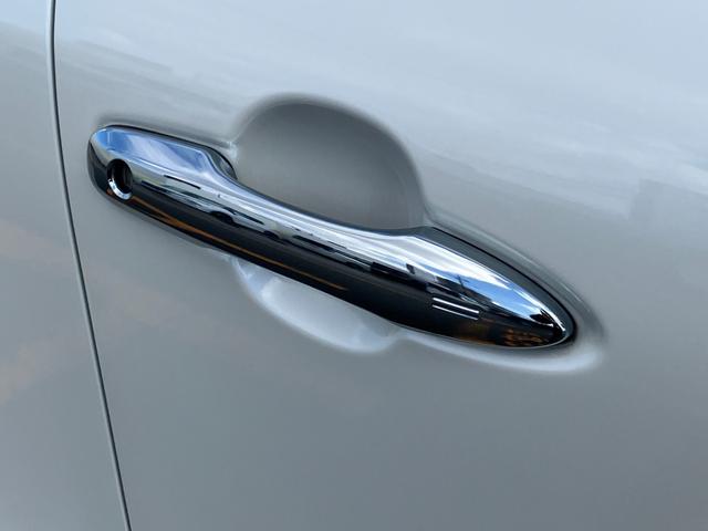 ハリアー Ｚ　レザーパッケージ　全方囲カメラ　Ｐセンサー　イモビライザー　スマートキ－　エアロ　追従クルコン　カーテンエアバック　横滑り防止機能　リアカメラ　Ｐシート　アルミ　エアバッグ　エアコン　メモリナビ　キーレス　ＡＢＳ　ナビ（43枚目）