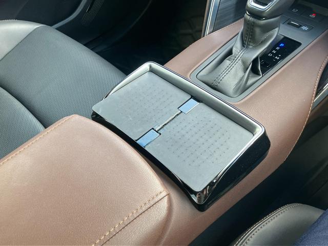 ハリアー Ｚ　レザーパッケージ　全方囲カメラ　Ｐセンサー　イモビライザー　スマートキ－　エアロ　追従クルコン　カーテンエアバック　横滑り防止機能　リアカメラ　Ｐシート　アルミ　エアバッグ　エアコン　メモリナビ　キーレス　ＡＢＳ　ナビ（53枚目）