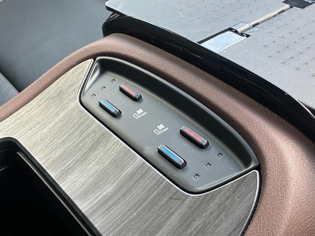 ハリアー Ｚ　レザーパッケージ　全方囲カメラ　Ｐセンサー　イモビライザー　スマートキ－　エアロ　追従クルコン　カーテンエアバック　横滑り防止機能　リアカメラ　Ｐシート　アルミ　エアバッグ　エアコン　メモリナビ　キーレス　ＡＢＳ　ナビ（54枚目）