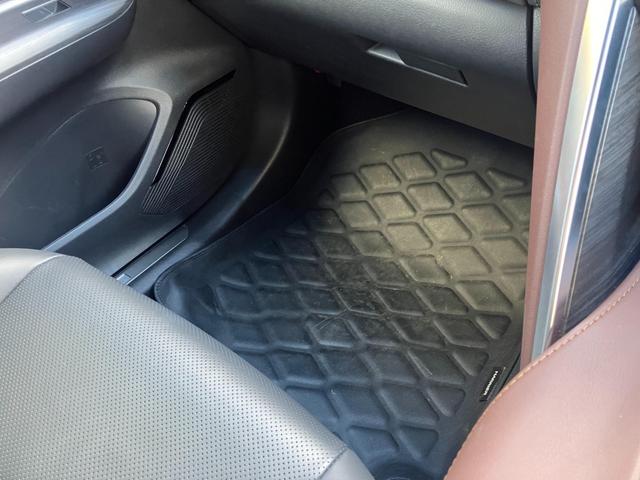 ハリアー Ｚ　レザーパッケージ　全方囲カメラ　Ｐセンサー　イモビライザー　スマートキ－　エアロ　追従クルコン　カーテンエアバック　横滑り防止機能　リアカメラ　Ｐシート　アルミ　エアバッグ　エアコン　メモリナビ　キーレス　ＡＢＳ　ナビ（67枚目）