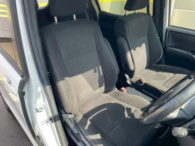 ヴォクシー ハイブリッドV 車線逸脱警告 Bカメ フルセグテレビ エコモード 横滑り防止システム AC ウォークスルー パワーステアリング ドラレコ付き ナビTV オートハイビーム Wエアバック 盗難防止アラーム エアバッグ(7枚目)