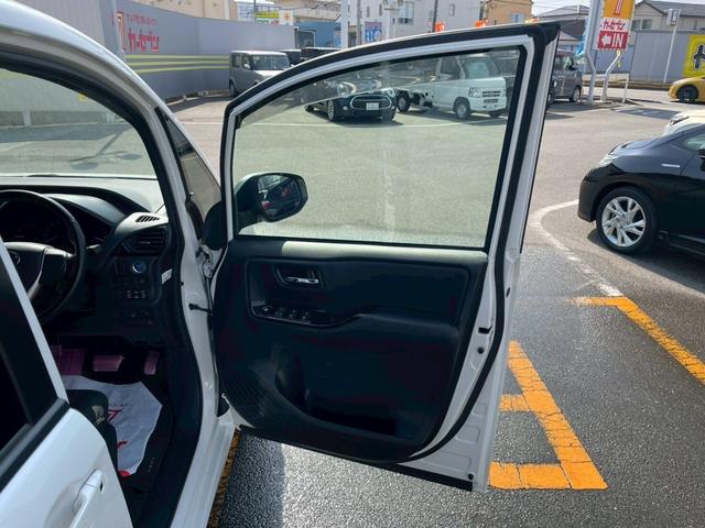 ヴォクシー ハイブリッドV 車線逸脱警告 Bカメ フルセグテレビ エコモード 横滑り防止システム AC ウォークスルー パワーステアリング ドラレコ付き ナビTV オートハイビーム Wエアバック 盗難防止アラーム エアバッグ(45枚目)