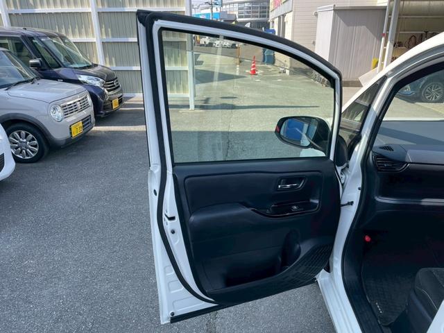 ヴォクシー ハイブリッドV 車線逸脱警告 Bカメ フルセグテレビ エコモード 横滑り防止システム AC ウォークスルー パワーステアリング ドラレコ付き ナビTV オートハイビーム Wエアバック 盗難防止アラーム エアバッグ(46枚目)