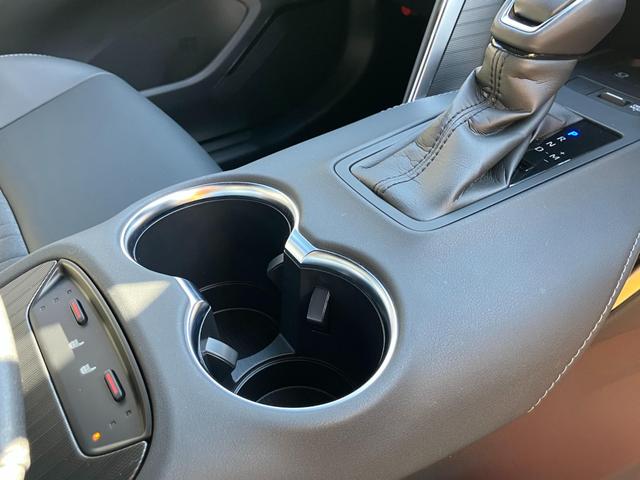 ハリアー Z オートLED コーナーセンサ 車線逸脱警報装置 イモビライザー 横滑り防止機能 ナビ 助手席エアバッグ アルミホイール スマートキ- エアコン キーレス サイドエアバッグ ABS ETC車載器(49枚目)