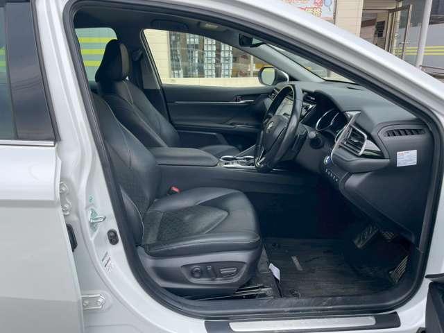 カムリ ＷＳレザーパッケージ　純正ナビ／フルセグ／バックカメラ／ＥＴＣ／本革／シートヒーター／本革巻き３本スポーク／ヘッドアップディスプレイ／純正アルミホイール／ブラインドスポットモニター／ドライブレコーダー前後／衝突軽減ブレーキ（29枚目）