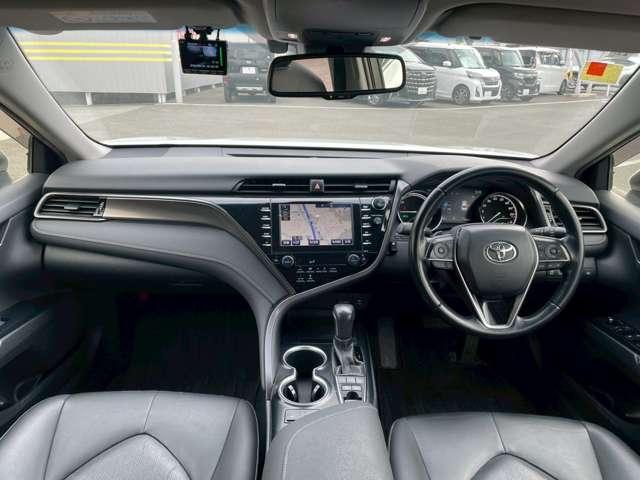 カムリ ＷＳレザーパッケージ　純正ナビ／フルセグ／バックカメラ／ＥＴＣ／本革／シートヒーター／本革巻き３本スポーク／ヘッドアップディスプレイ／純正アルミホイール／ブラインドスポットモニター／ドライブレコーダー前後／衝突軽減ブレーキ（32枚目）