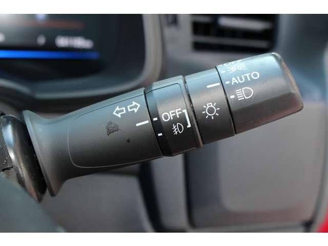 Fパッケージ スマートキー・プッシュスタート クルコン 横滑防止 ナビ&TV 禁煙車両 DVD再生可 キーフリー LEDヘッド ETC車載器 運転席エアバッグ CD ABS パワーウィンドウ パワーステアリング(11枚目)
