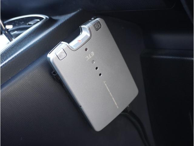 ノア Ｓｉ　地デジ　ＤＶＤ視聴可　ＬＥＤヘットライト　ＥＴＣ付き　ドライブレコーダー　横滑り防止機能　ナビＴＶ　三列シート　ＡＷ　ＡＡＣ　パワーウインドウ　メモリーナビ　ＡＢＳ　ミュージックプレイヤー接続可（6枚目）