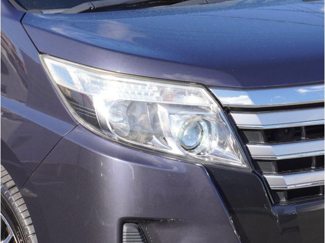 ノア Ｓｉ　地デジ　ＤＶＤ視聴可　ＬＥＤヘットライト　ＥＴＣ付き　ドライブレコーダー　横滑り防止機能　ナビＴＶ　三列シート　ＡＷ　ＡＡＣ　パワーウインドウ　メモリーナビ　ＡＢＳ　ミュージックプレイヤー接続可（11枚目）